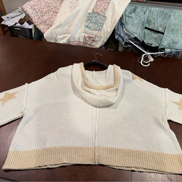 POL White/Tan Zip Up Hooded Sweater with Stars Size Medium NEVER WORN - Picture 13 of 16